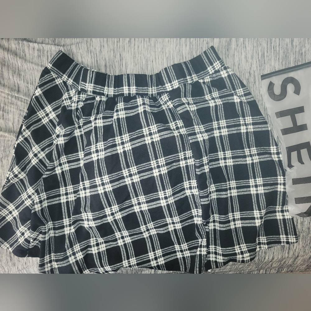Plaid Skirt Black & White